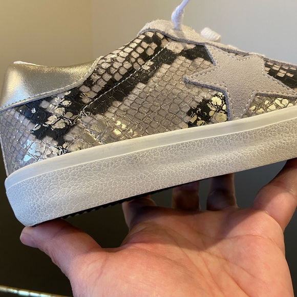 Steve Madden Luxury Authentic Minimalist RARE Animal Print Starling Sneaker - Picture 13 of 17